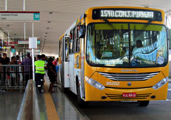 Ônibus na Estação Pirajá (Foto: Urbaianos)